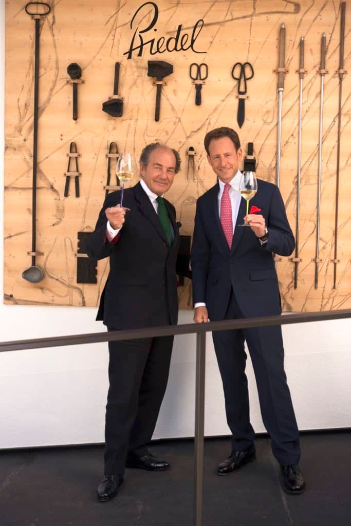 I nuovi eleganti calici e decanter Riedel presentati al Circolo Filologico Milanese