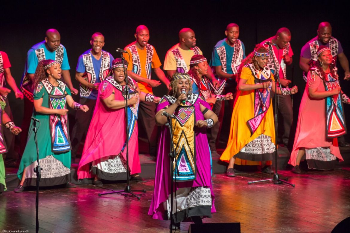 Al Teatro Carcano di Milano  il Soweto Gospel Choir presenta lo spettacolo Freedom