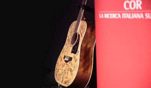 GSD Foundation mette all’asta una chitarra con le firme  di tutti i protagonisti del Festival di Sanremo