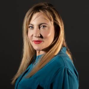 Al Teatro Manzoni va in scena Tempi Nuovi, una commedia ricca di colpi di scena