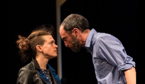 Al Teatro Leonardo i conflitti tra padri e figli protagonisti della pièce Beata Gioventù