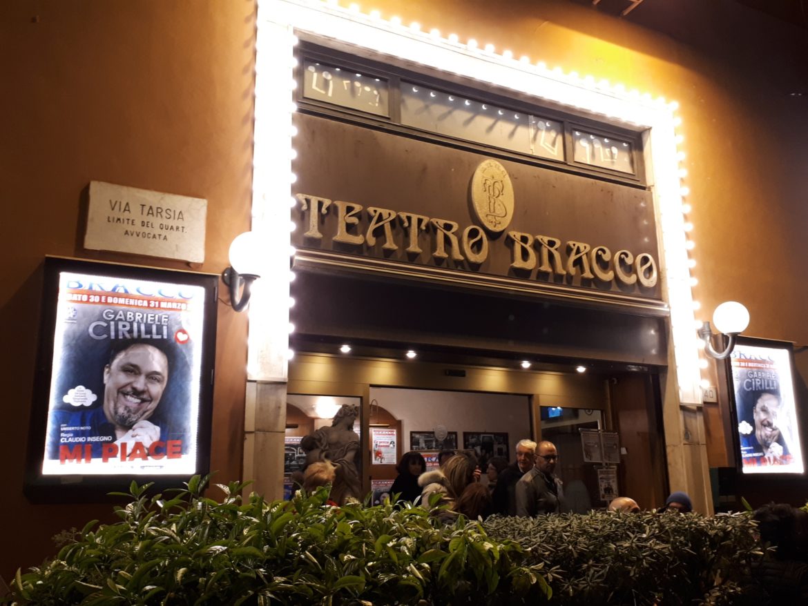 Il Teatro Bracco di Napoli chiude la stagione in bellezza con Mi Piace di Gabriele Cirilli