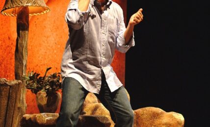 Maurizio Colombi in CAVEMAN al Teatro Manzoni