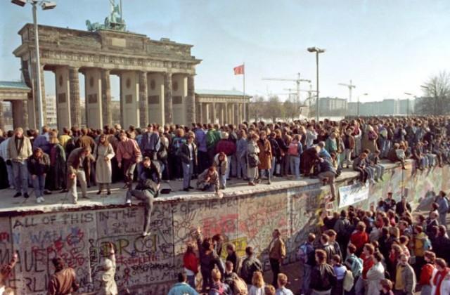 La Caduta del Muro di Berlino: Stato Sociale e Stato Socialista