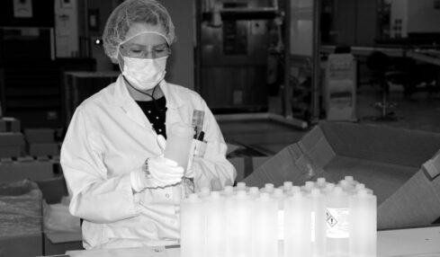 Covid-19: il Gruppo Clarins produce e offre gel idroalcolici agli ospedali