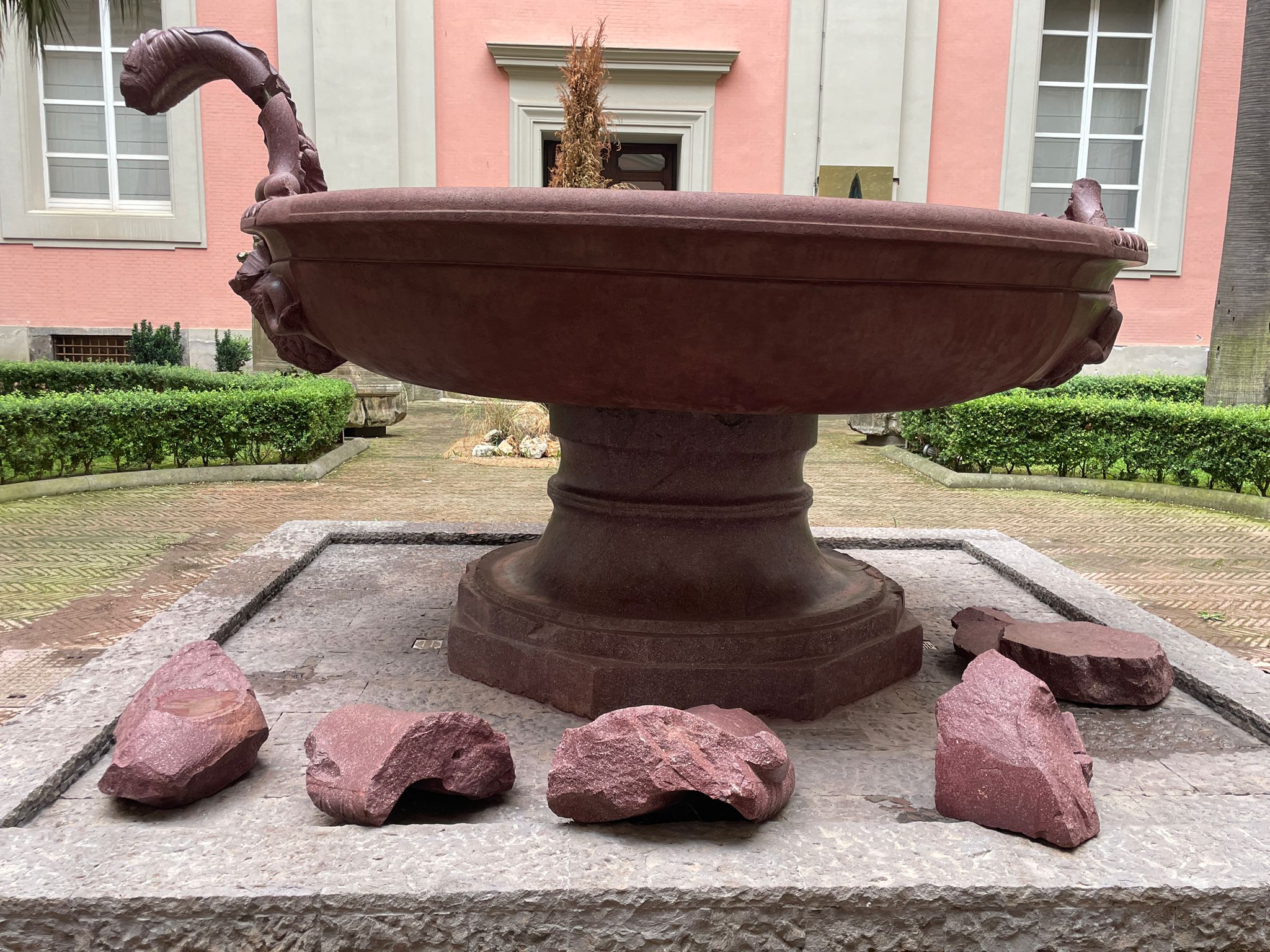 Rigoni di Asiago restaura a Napoli la Fontana in Porfido Rosso del MANN