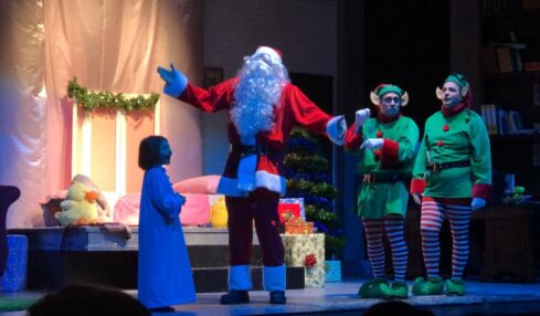 Teatro Manzoni: in scena il commovente spettacolo per bambini Geo, Gea e il supplente di Babbo Natale