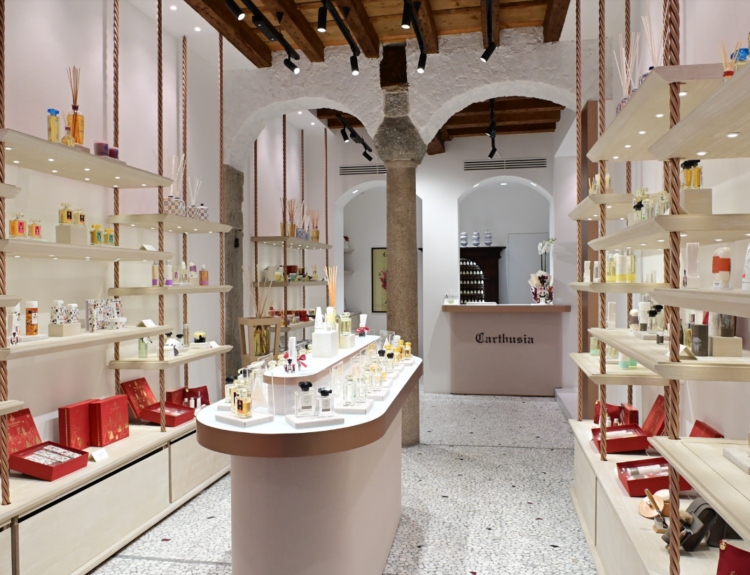Apre a Milano Casa Carthusia