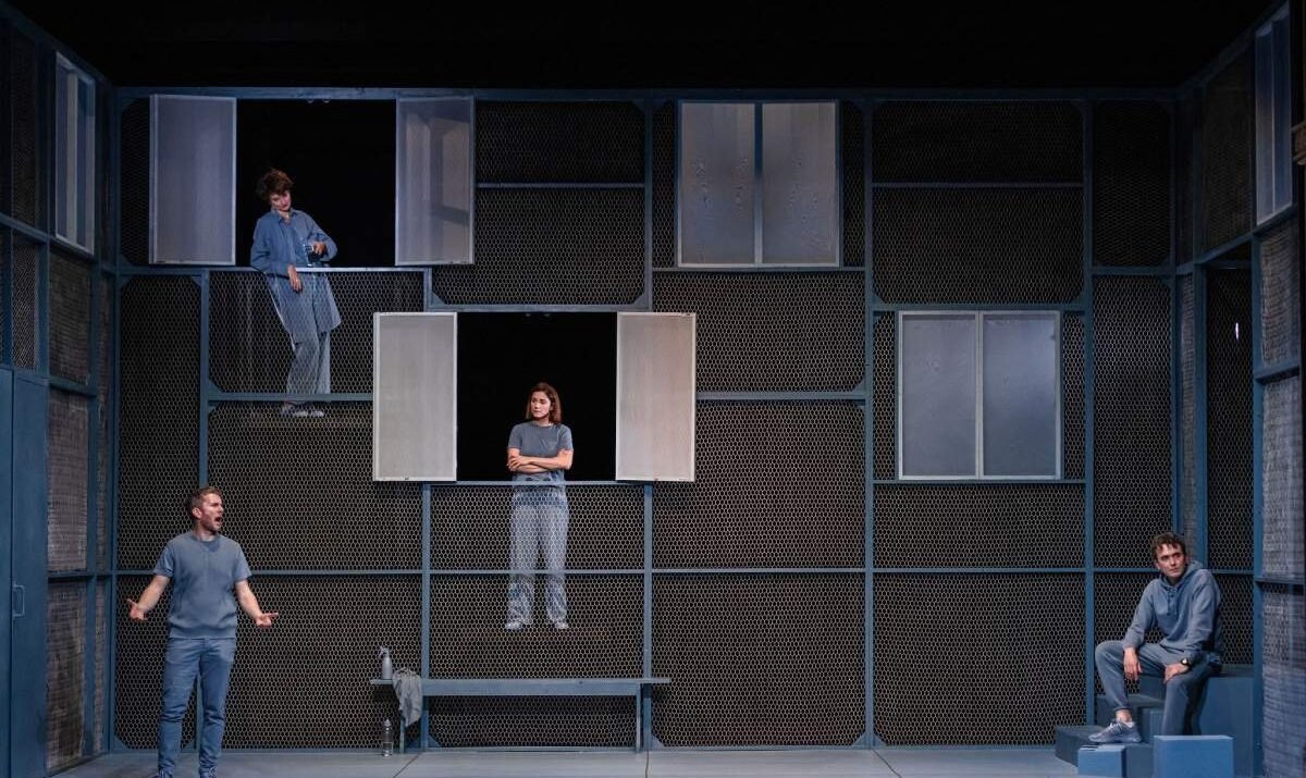 Teatro San Babila: dal 17 gennaio in scena lo spettacolo L'estinzione della razza umana