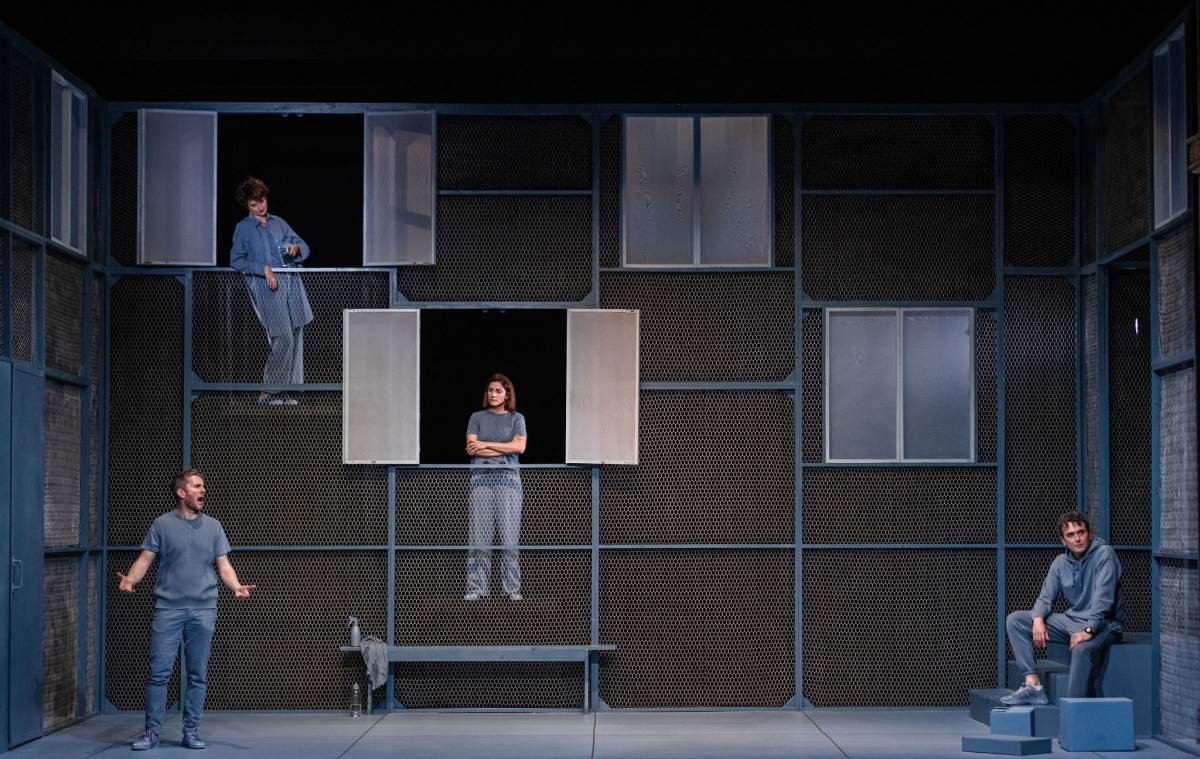 Teatro San Babila: dal 17 gennaio in scena lo spettacolo L'estinzione della razza umana