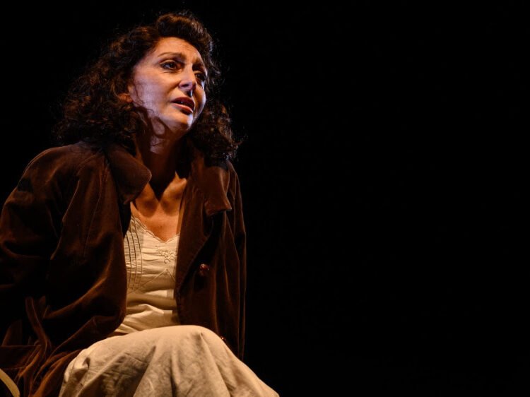 Teatro Carcano: Paola Minaccioni interpreta Elena, la matta