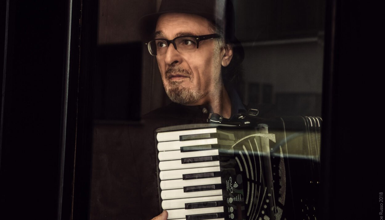 Teatro Manzoni: Eduardo De Crescenzo il 7 ottobre in Avvenne a Napoli