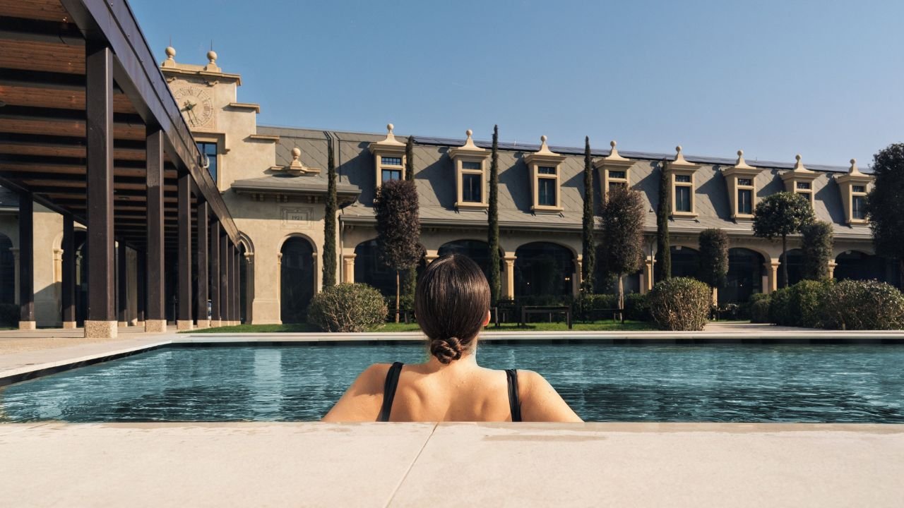 A Milano, l’eccellenza di Terme di Saturnia incontra De Montel: trattamenti esclusivi e rituali express per una beauty experience unica.