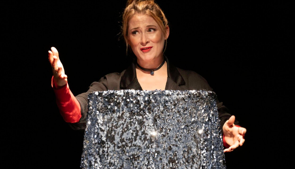 Teatro Manzoni: Alice Mangione nel monologo Cruda e Nuda