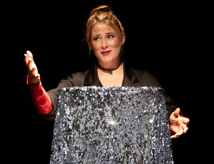 Teatro Manzoni: Alice Mangione nel monologo Cruda e Nuda