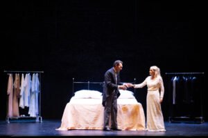 Teatro San Babila: Riccardo Polizzy Carbonelli nella commedia Un letto per due