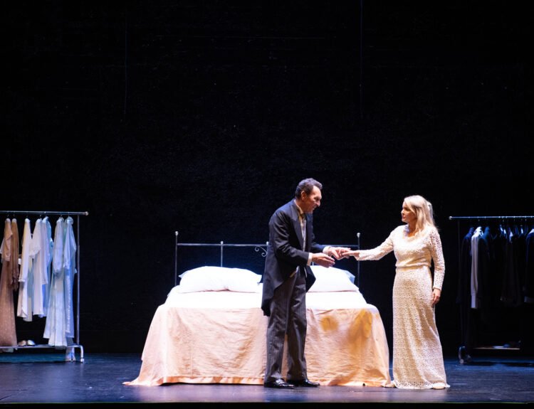 Teatro San Babila: Riccardo Polizzy Carbonelli nella commedia Un letto per due