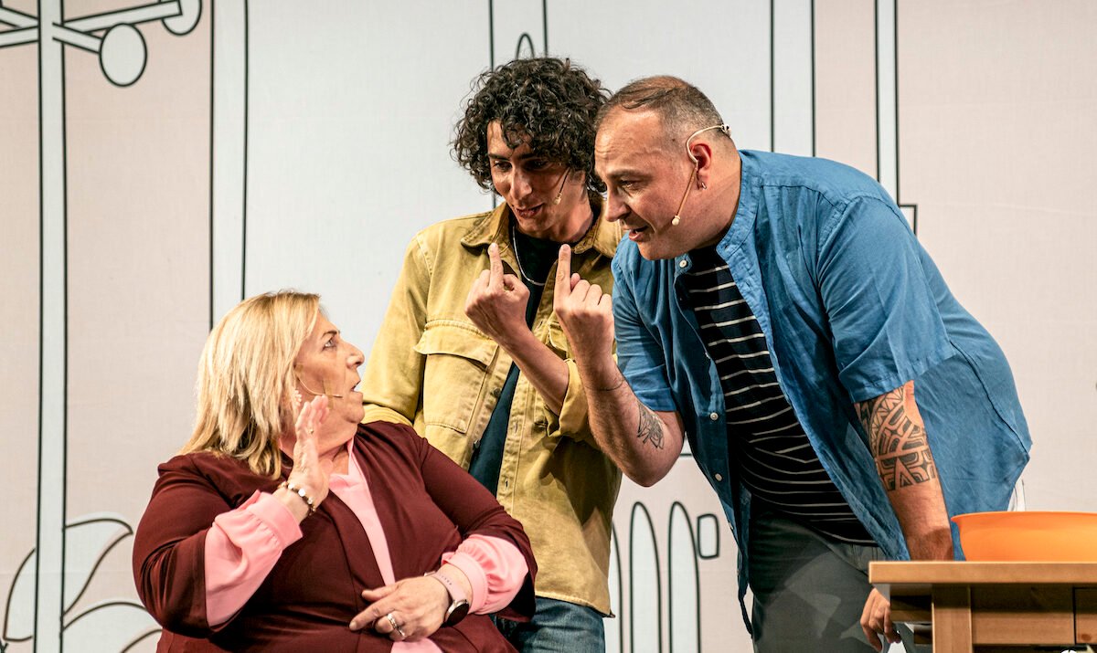 Teatro Manzoni: Casa Surace porta in scena La riunione di condominio *