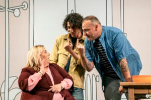 Teatro Manzoni: Casa Surace porta in scena La riunione di condominio *