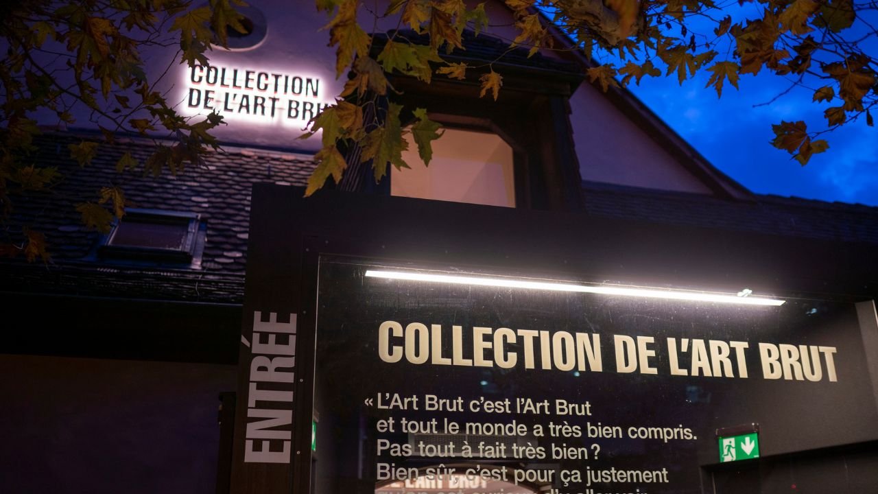 La Collection de l’Art Brut celebra 50 anni a Losanna con oltre 300 opere. Scopri la mostra dedicata a Jean Dubuffet, aperta fino al 27 settembre 2026.
