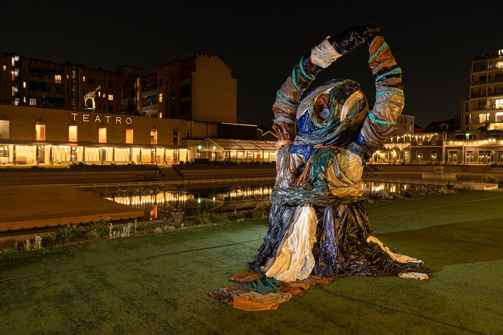 MOUNTAIN ECHOES: approdano a Milano le tre "Montagne Umane" dalla Valtellina