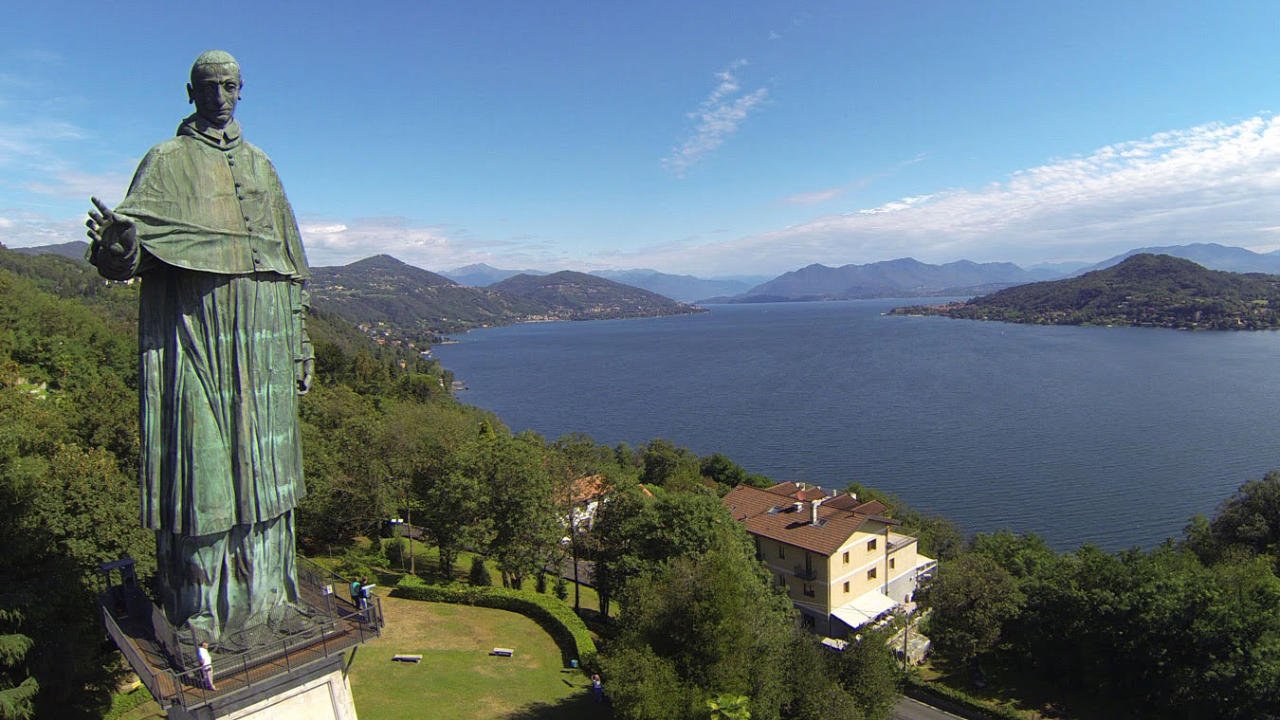 Arona: scoprire la storia del San Carlone con una visita guidata