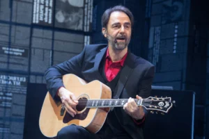 Teatro Carcano: Neri Marcorè interpreta Gaber-Mi fa male il mondo