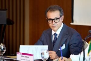 Pino Peluso: la sartoria che recupera gli abiti