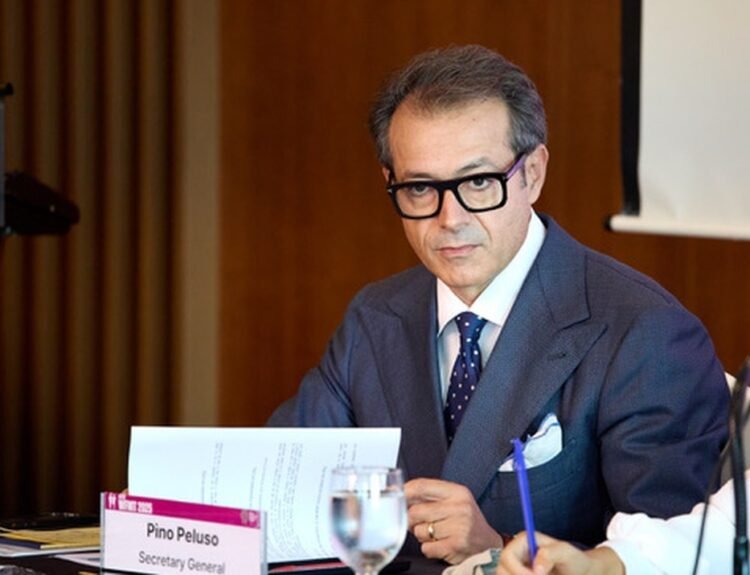 Pino Peluso: la sartoria che recupera gli abiti